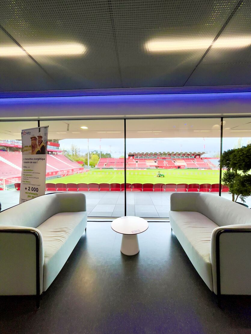 vue sur le terrain de football du stade Gaston-Gérard du DFCO à Dijon