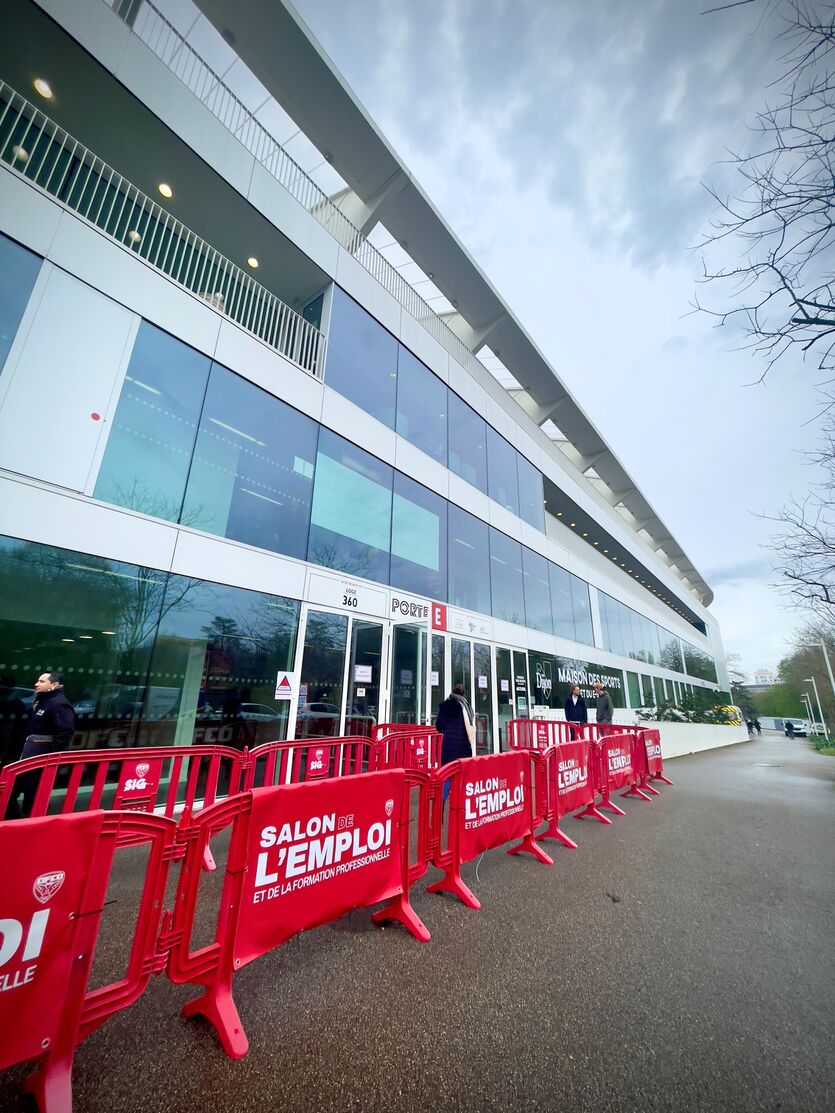 stade Gaston-Gérard du DFCO à Dijon lors du salon de l'Emploi et de la Formation Professionnelle